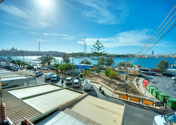 Spacious Seafront 3 Bedrooms - Balcony Goslm-7
