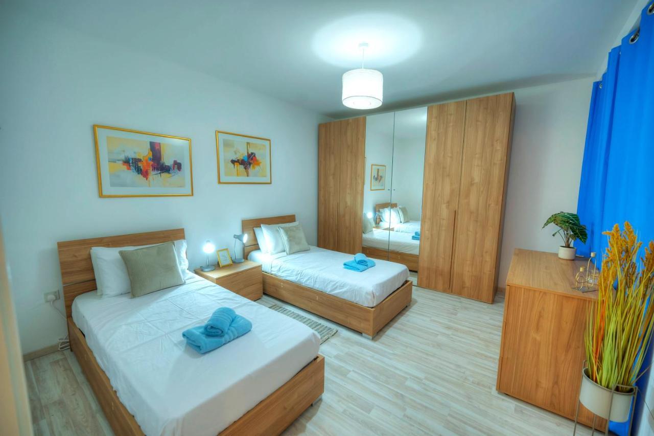 Spacious Seafront 3 Bedrooms - Balcony Goslm-7 *