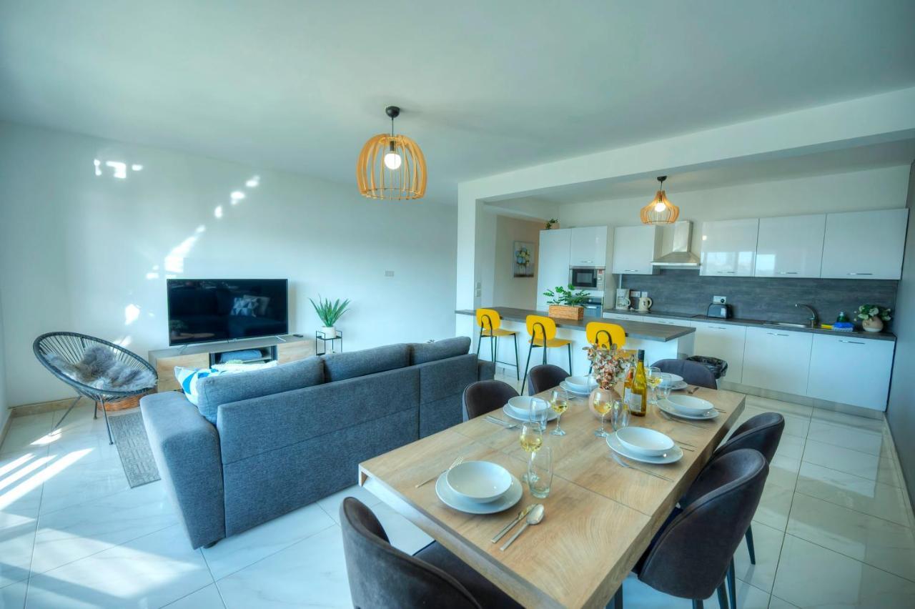 Apartment Spacious Seafront 3 Bedrooms - Balcony Goslm-7 *